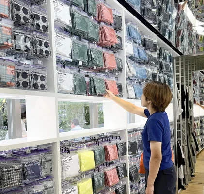 ファミマパーク麻布台の衣料品売り場